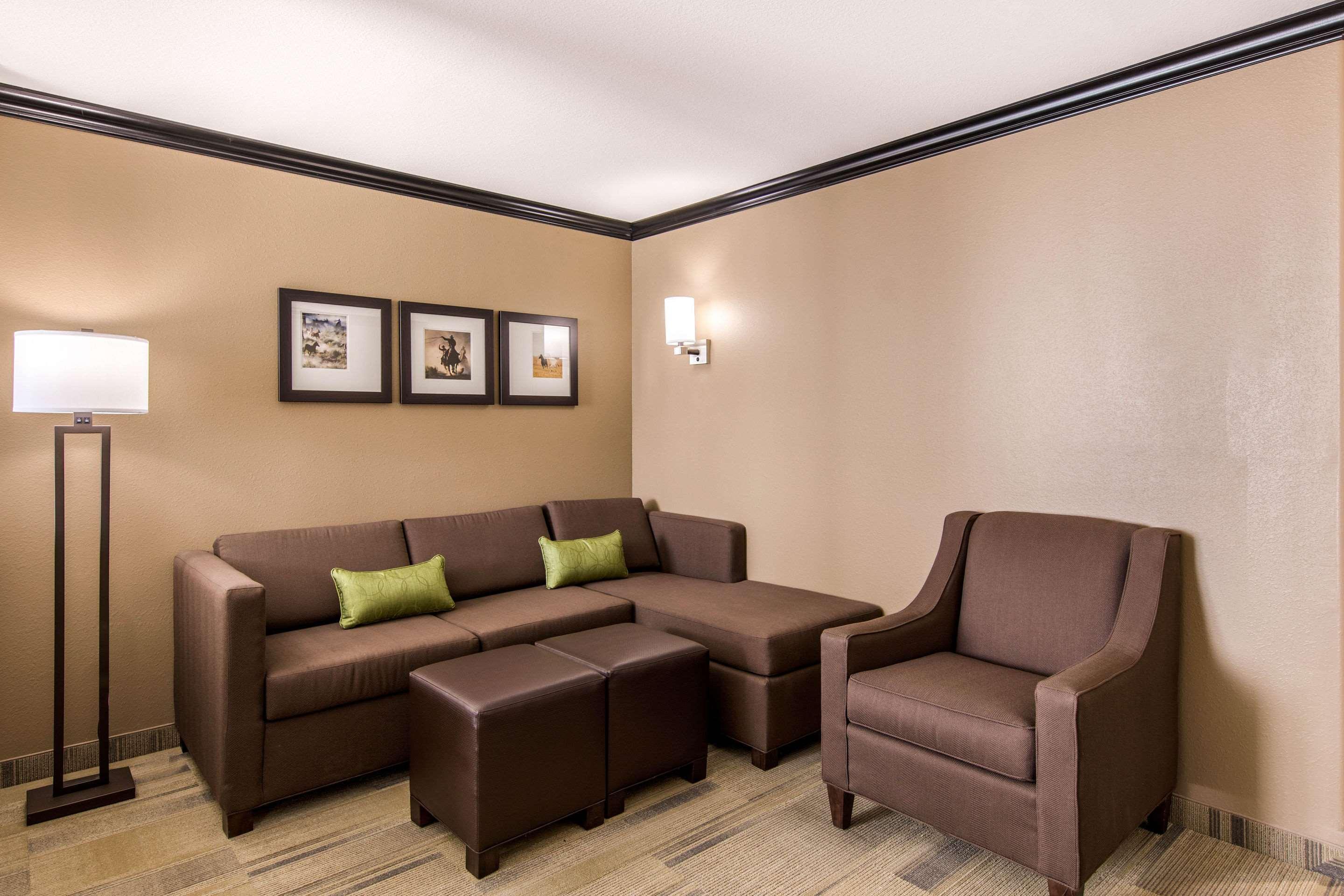 Comfort Suites Liberal Exterior foto