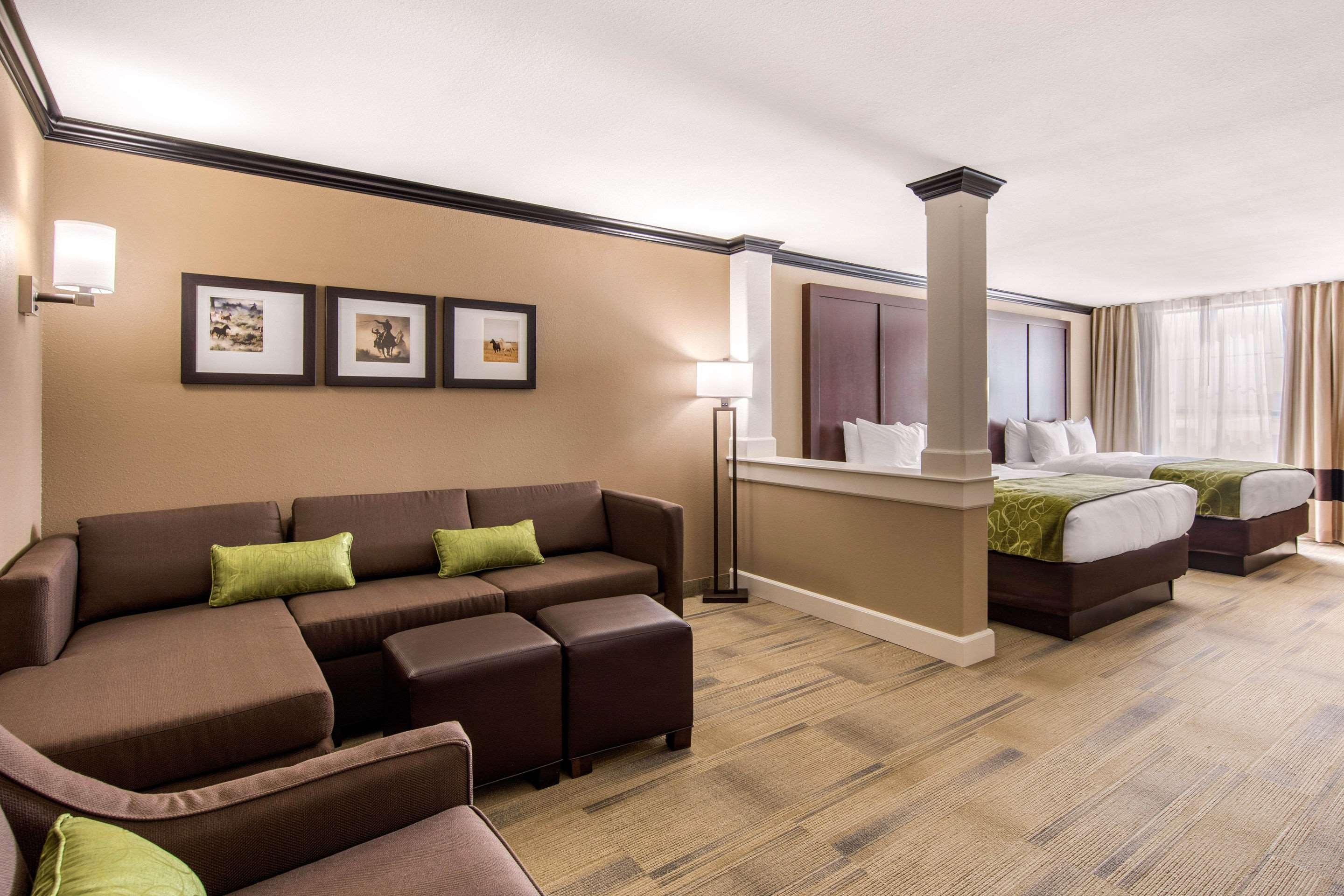 Comfort Suites Liberal Exterior foto